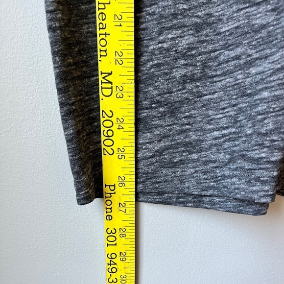 🏷️ 2/$20 Club Monaco Grey Marled Drop Shoulder T-shirt - Picture 5 of 9